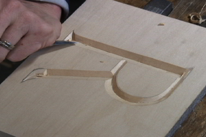 Again, with a flat chisel or #3, 14mm, complete this side of the serif.