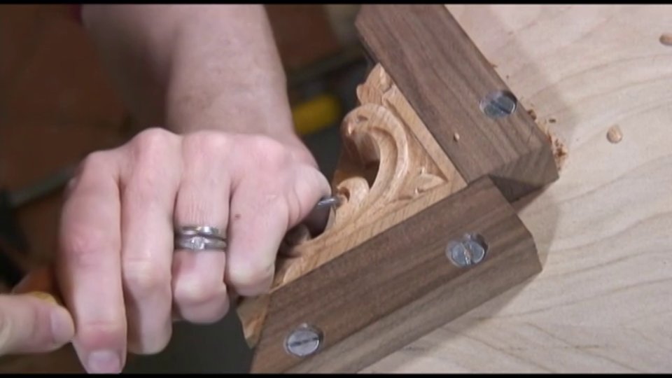 Carving a Chippendale Styled Acanthus Leaf Bracket