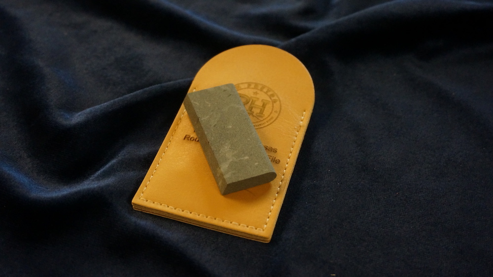 Pocket Sharpening Stone Translucent Arkansas (x-fine grit)